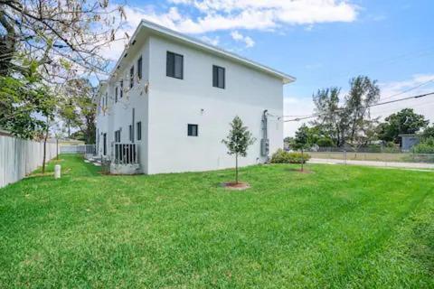 New Townhome Near Wilton/Las Olas/Beach フォート・ローダーデール エクステリア 写真