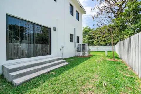 New Townhome Near Wilton/Las Olas/Beach フォート・ローダーデール エクステリア 写真